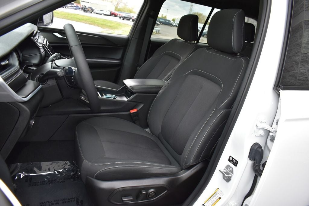 2024 Jeep Grand Cherokee Laredo X