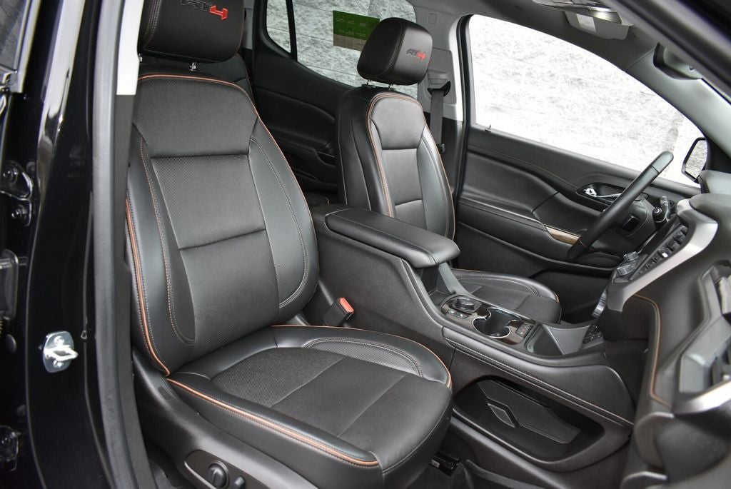 2022 GMC Acadia AT4