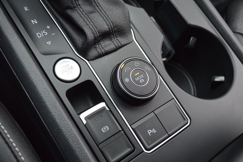 2021 Volkswagen Atlas 3.6L V6 SE w/Technology R-Line