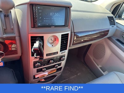 2010 Chrysler Town & Country LX