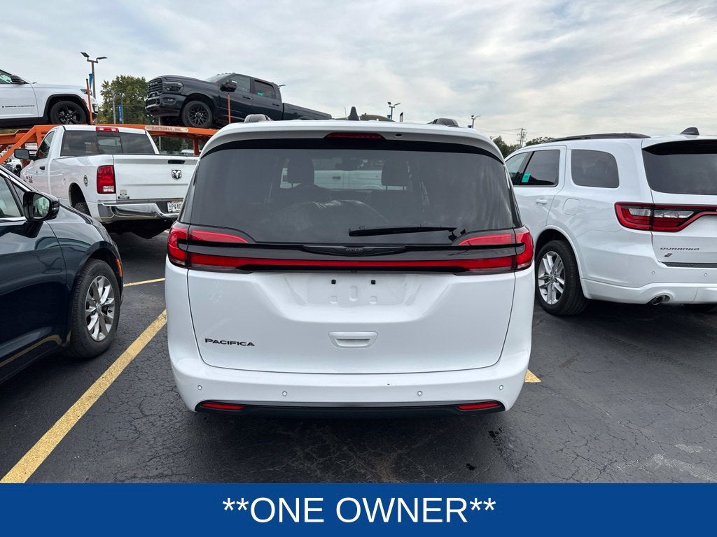 2025 Chrysler Pacifica Select