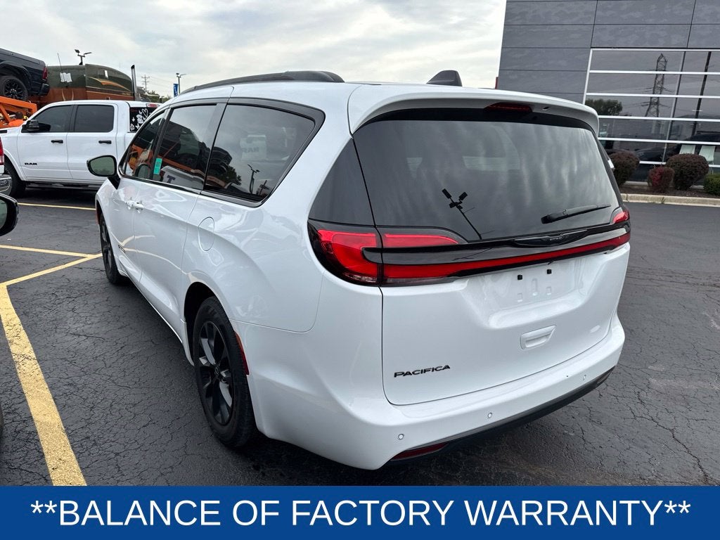 2025 Chrysler Pacifica Select
