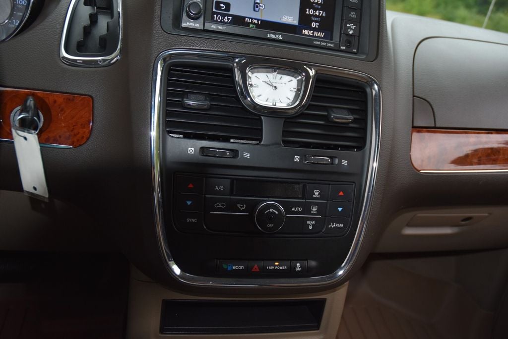 2016 Chrysler Town & Country Touring
