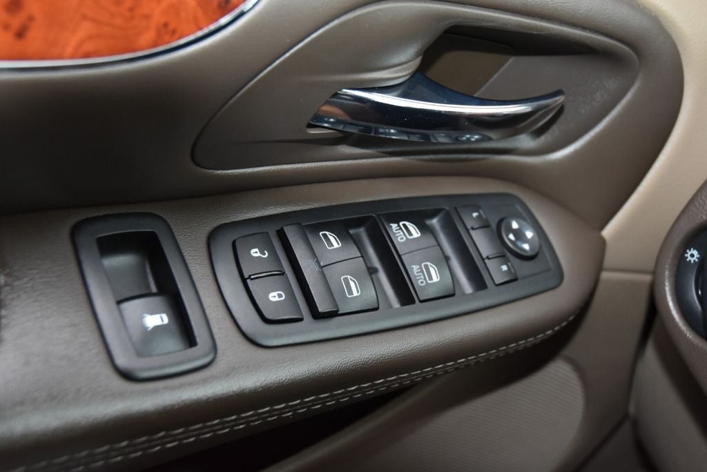 2016 Chrysler Town & Country Touring