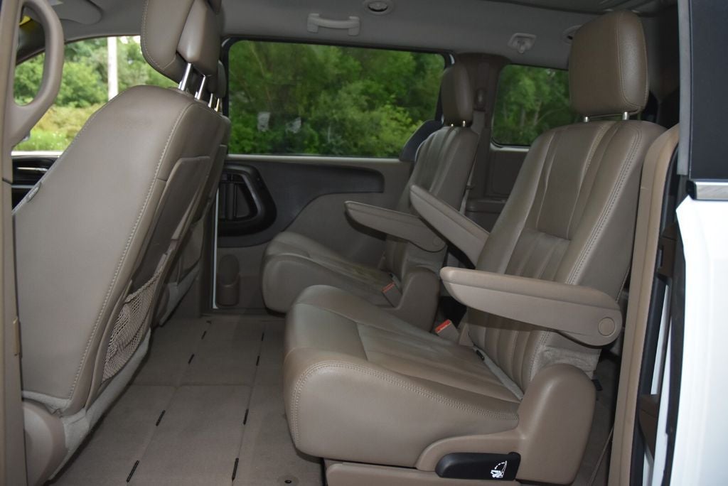 2016 Chrysler Town & Country Touring
