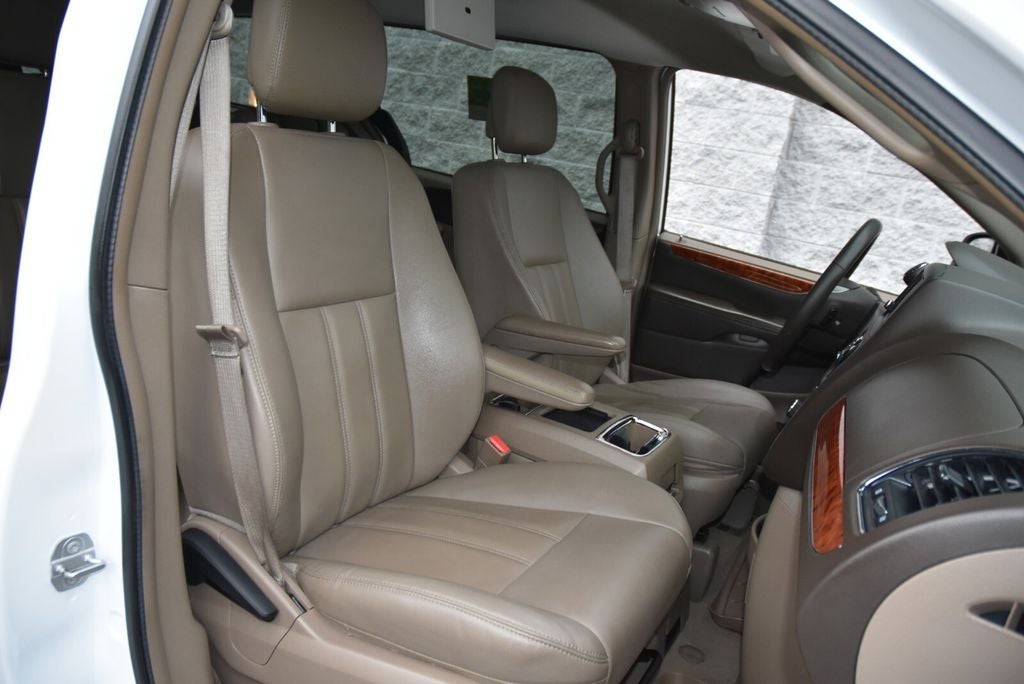 2016 Chrysler Town & Country Touring