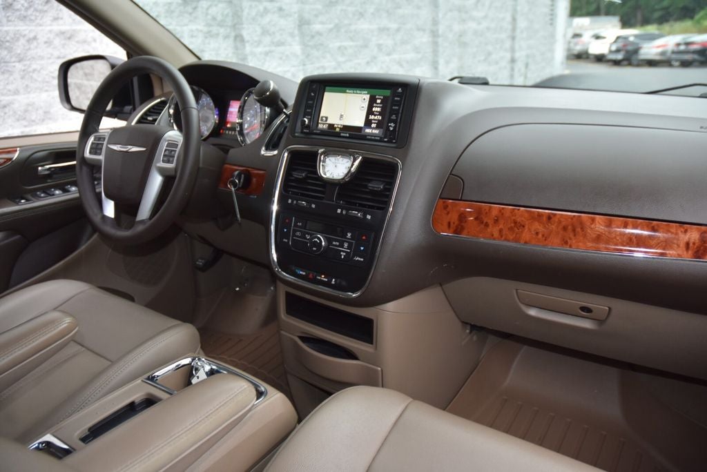 2016 Chrysler Town & Country Touring