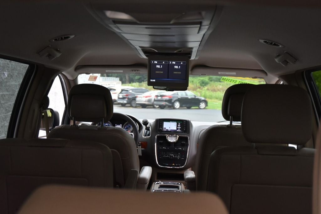 2016 Chrysler Town & Country Touring
