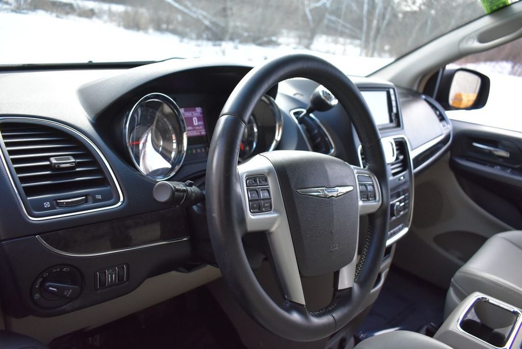 2013 Chrysler Town & Country Touring