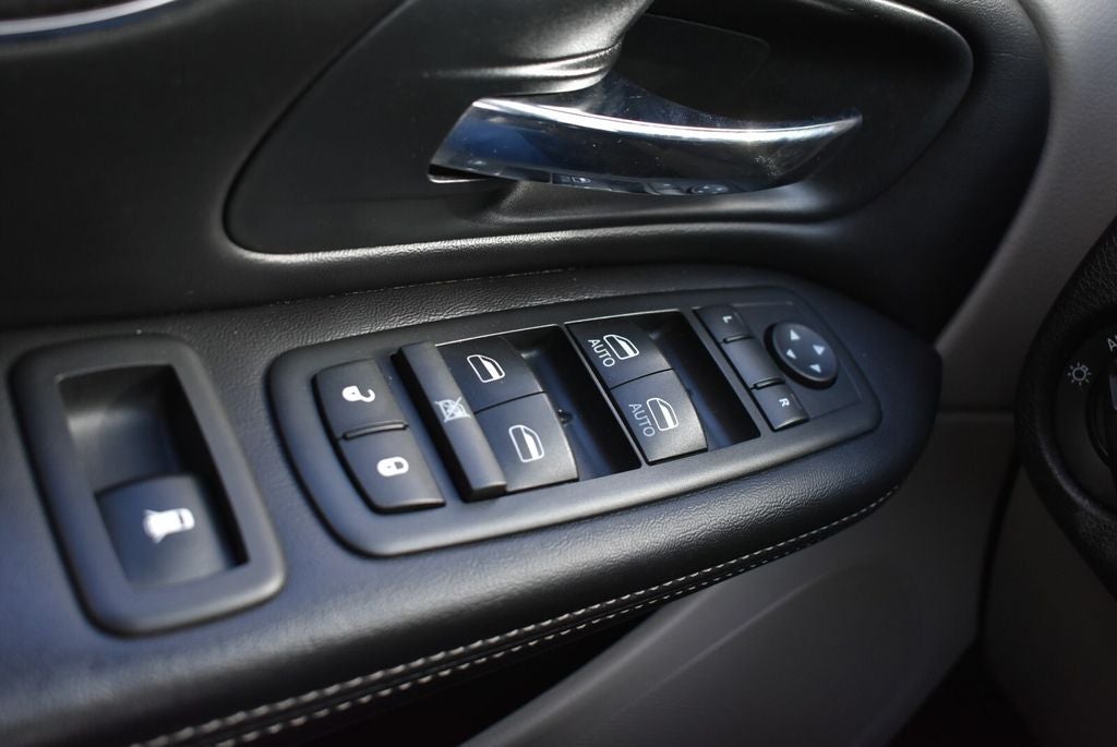 2013 Chrysler Town & Country Touring