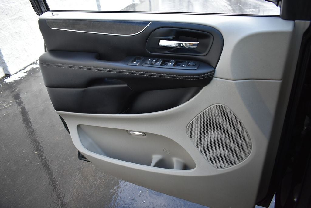 2013 Chrysler Town & Country Touring