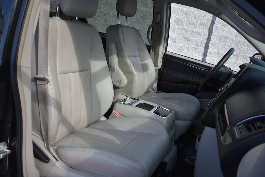 2013 Chrysler Town & Country Touring