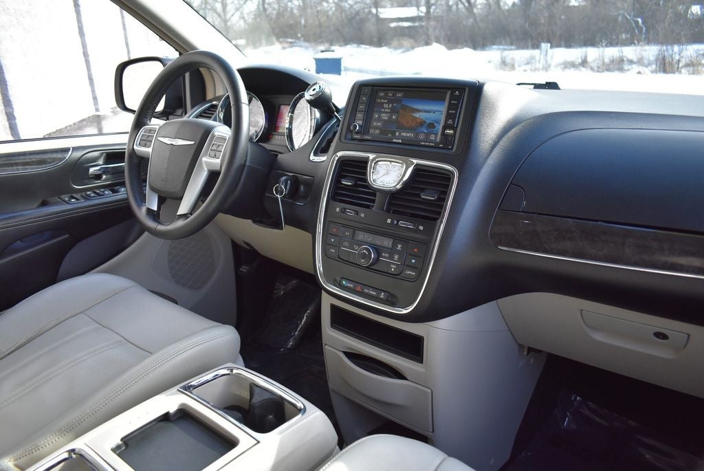 2013 Chrysler Town & Country Touring