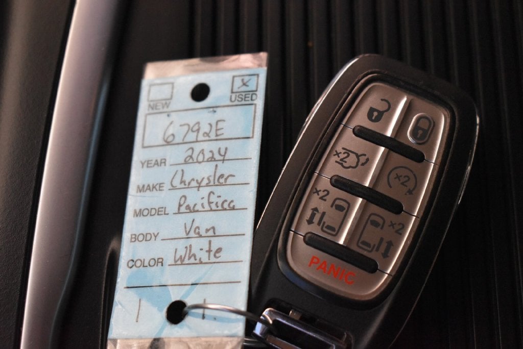 2024 Chrysler Pacifica Touring L