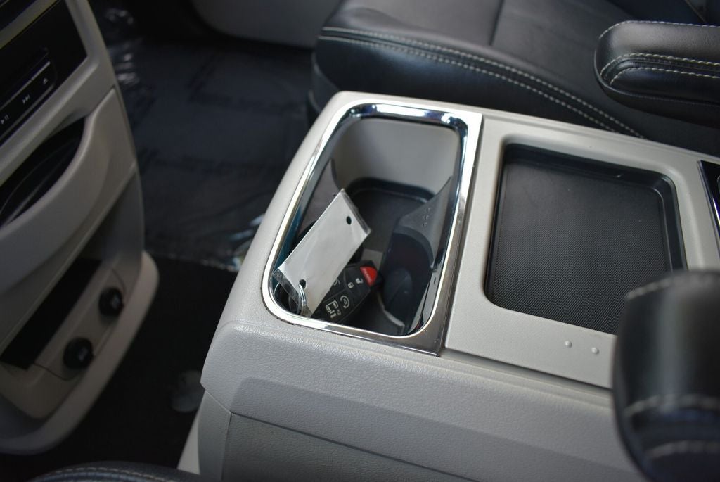 2013 Chrysler Town & Country Touring-L