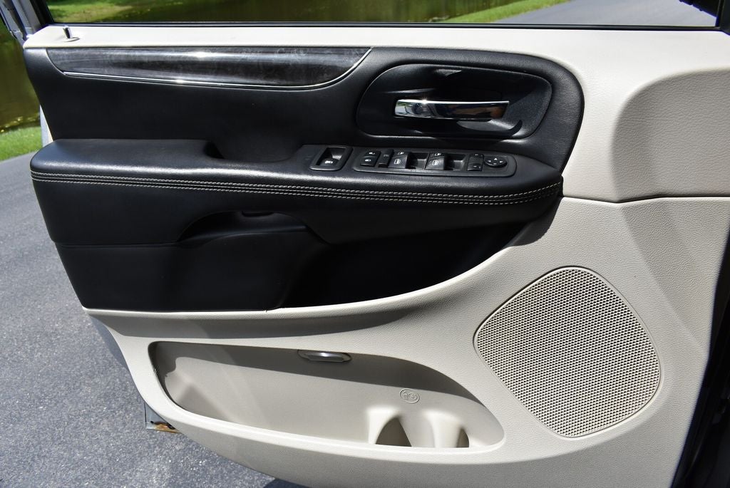 2013 Chrysler Town & Country Touring-L
