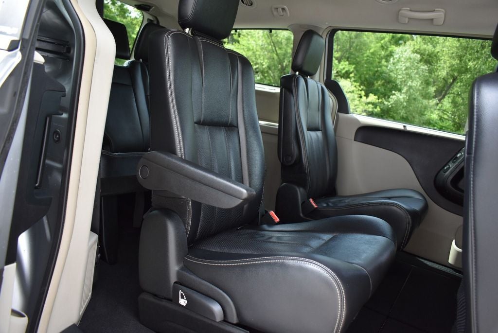 2013 Chrysler Town & Country Touring-L