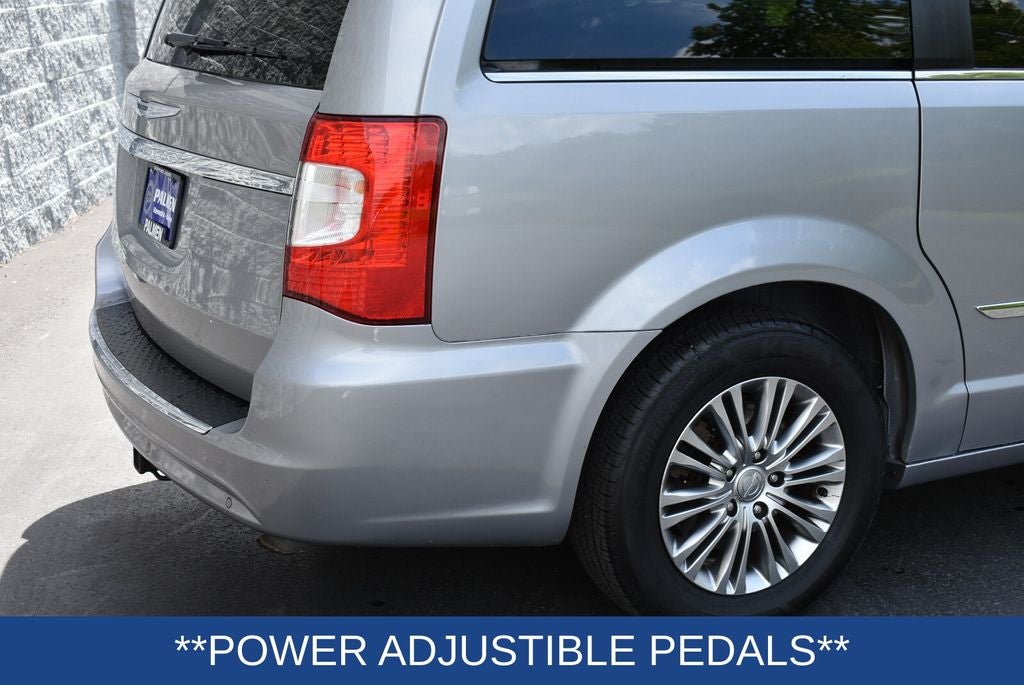 2013 Chrysler Town & Country Touring-L