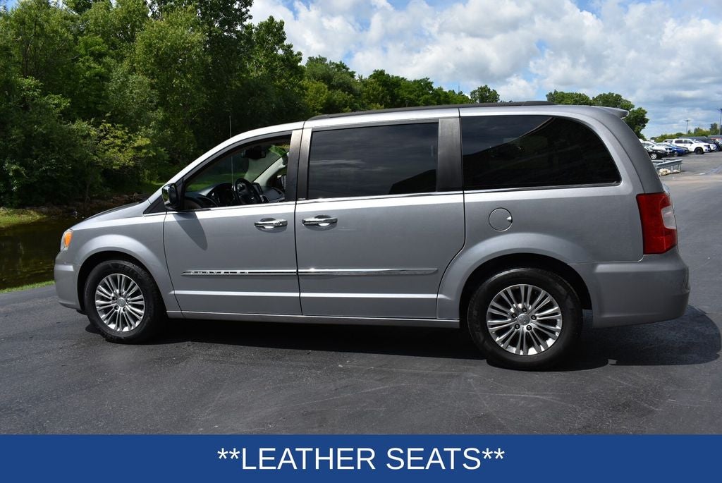 2013 Chrysler Town & Country Touring-L