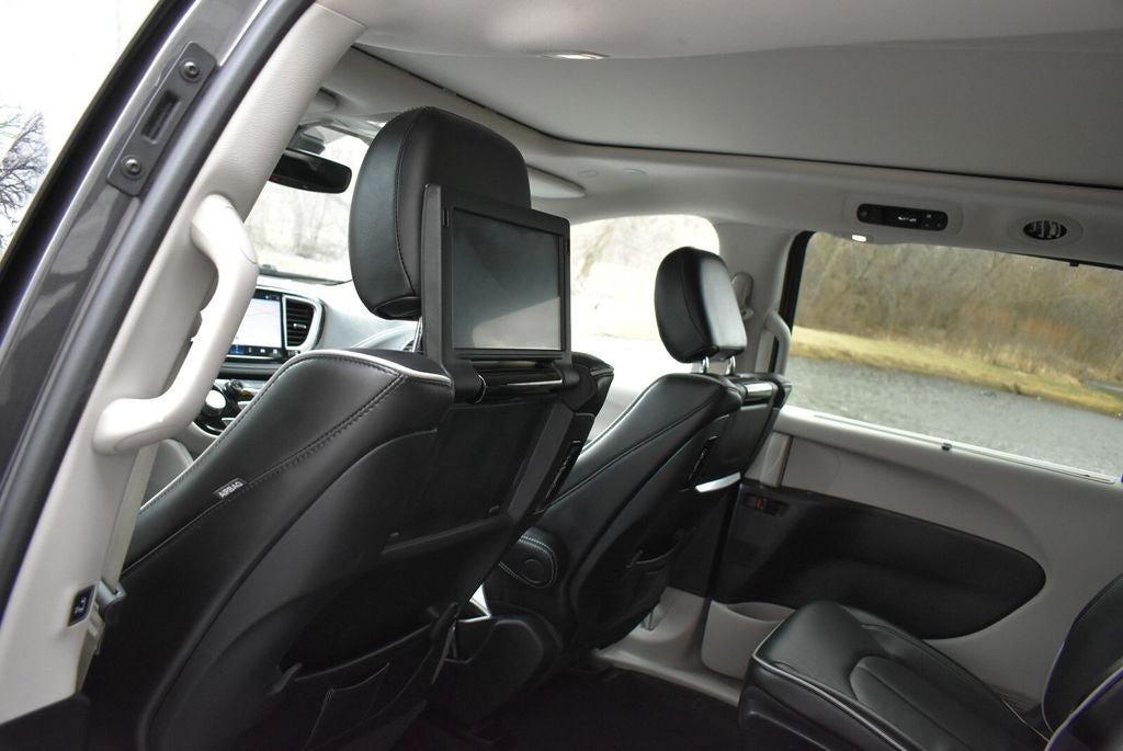 2023 Chrysler Pacifica Hybrid Limited