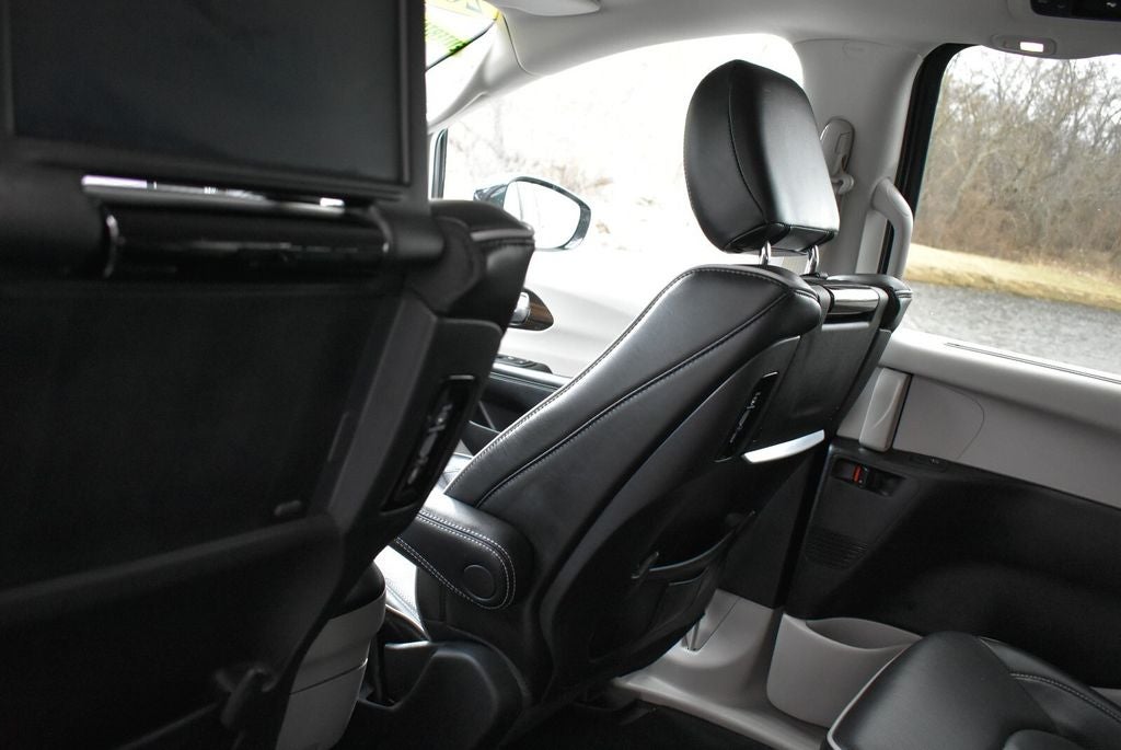 2023 Chrysler Pacifica Hybrid Limited