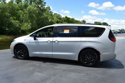 2024 Chrysler Pacifica Hybrid Select Premium S Appearance