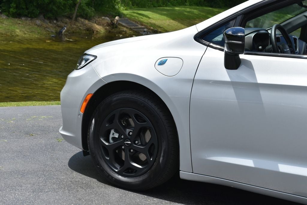 2024 Chrysler Pacifica Hybrid Select Premium S Appearance