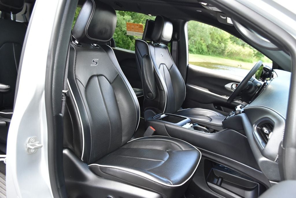2024 Chrysler Pacifica Hybrid Select Premium S Appearance