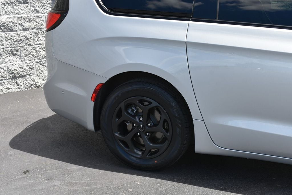 2024 Chrysler Pacifica Hybrid Select Premium S Appearance