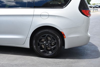 2024 Chrysler Pacifica Hybrid Select Premium S Appearance