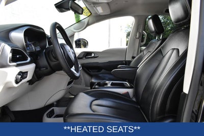 2024 Chrysler Pacifica Hybrid Select