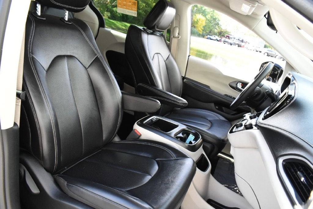 2024 Chrysler Pacifica Hybrid Select