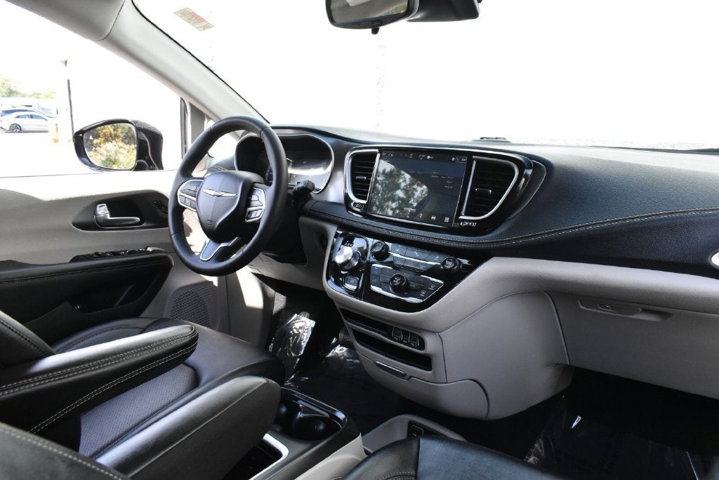 2024 Chrysler Pacifica Hybrid Select