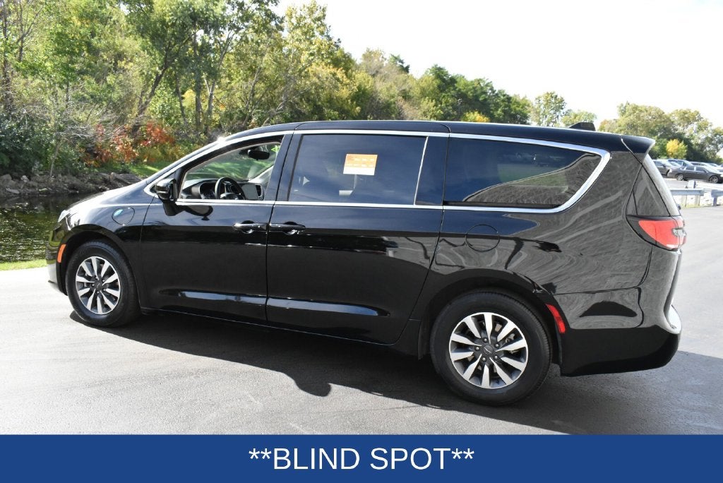 2024 Chrysler Pacifica Hybrid Select