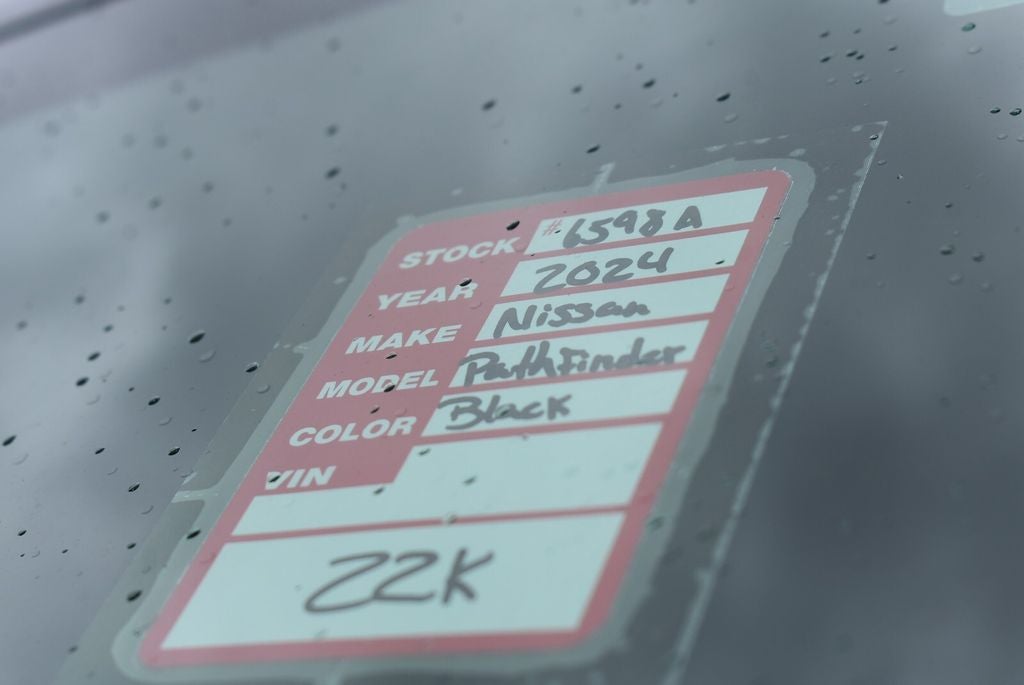 2024 Nissan Pathfinder SV