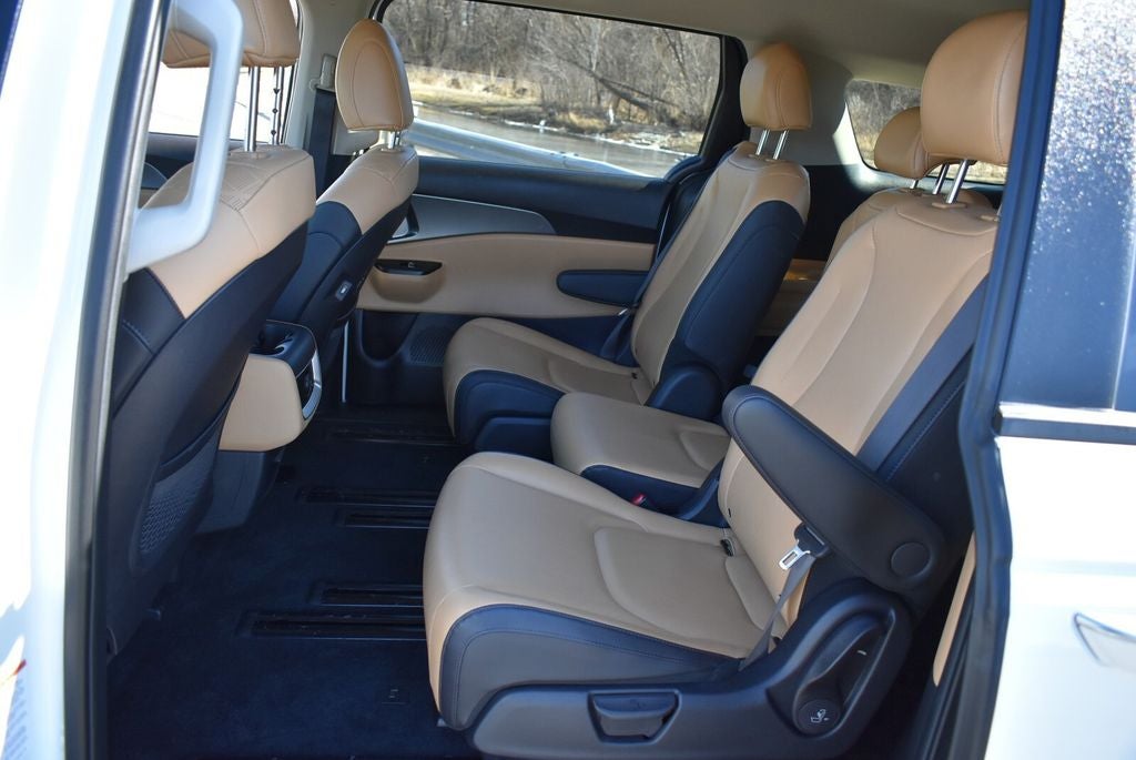 2024 Kia Carnival LX