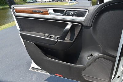 2016 Volkswagen Touareg VR6 FSI Lux