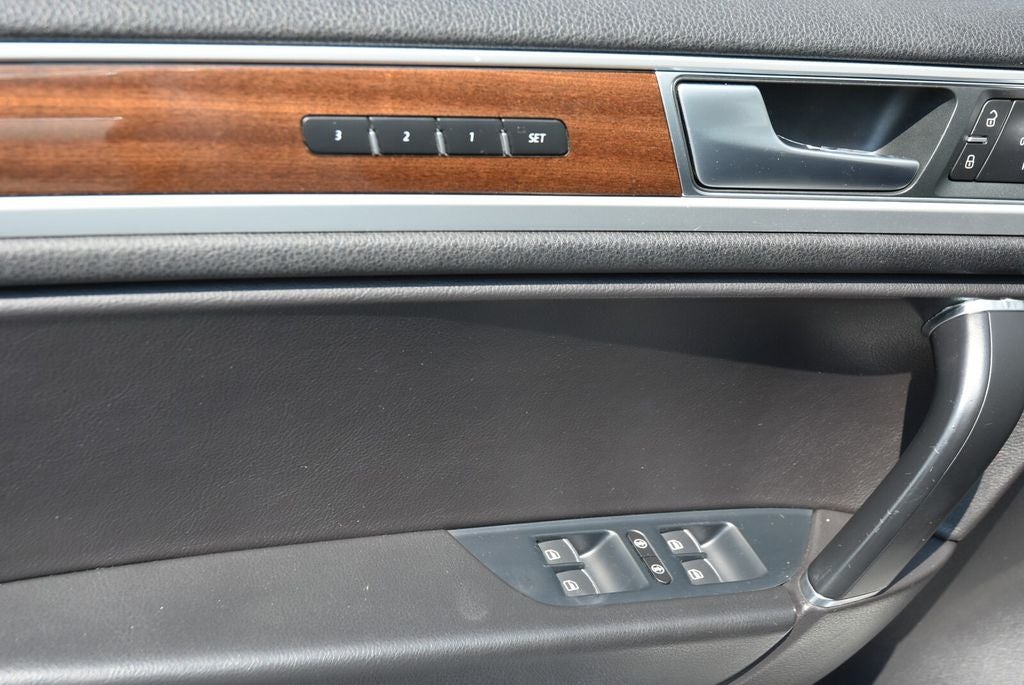 2016 Volkswagen Touareg VR6 FSI Lux