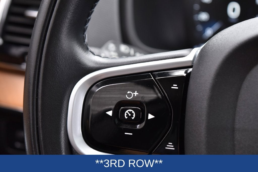2022 Volvo XC90 T6 Momentum
