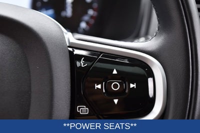2022 Volvo XC90 T6 Momentum