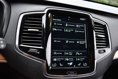 2022 Volvo XC90 T6 Momentum
