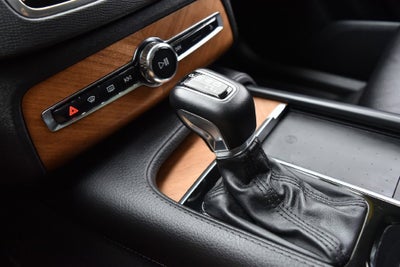 2022 Volvo XC90 T6 Momentum