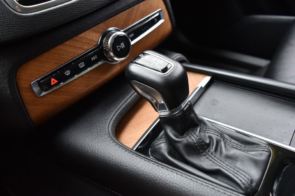 2022 Volvo XC90 T6 Momentum