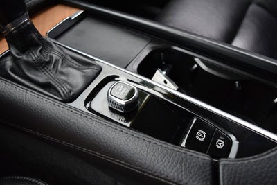 2022 Volvo XC90 T6 Momentum