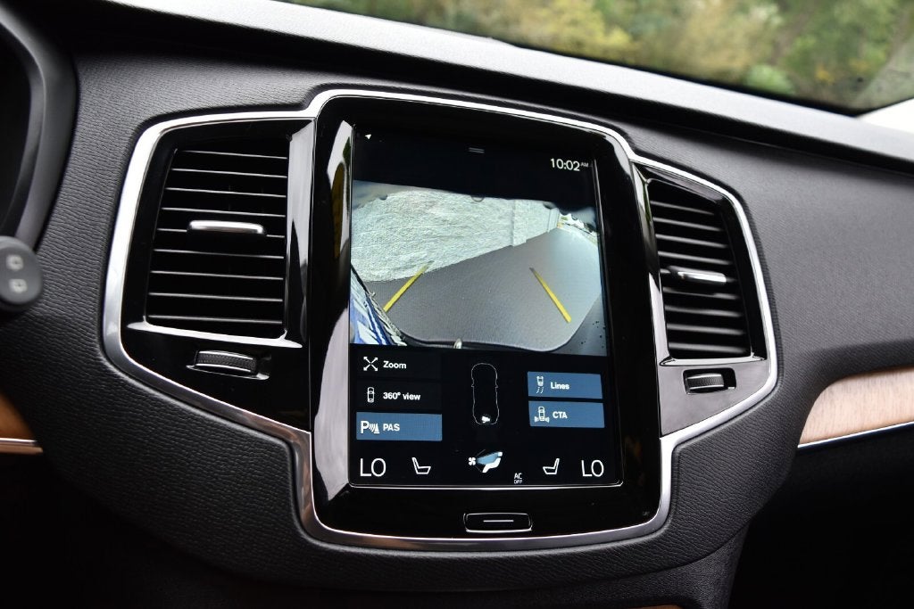 2022 Volvo XC90 T6 Momentum