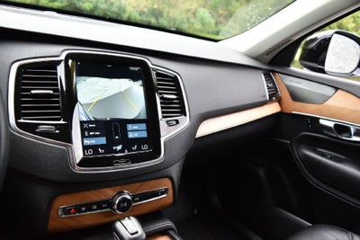 2022 Volvo XC90 T6 Momentum