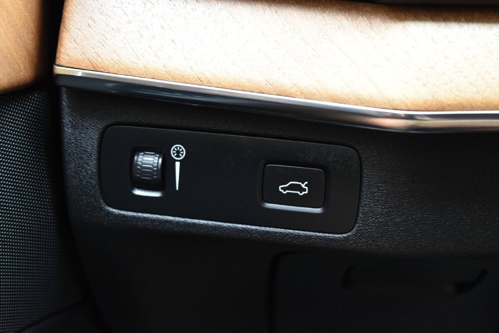 2022 Volvo XC90 T6 Momentum