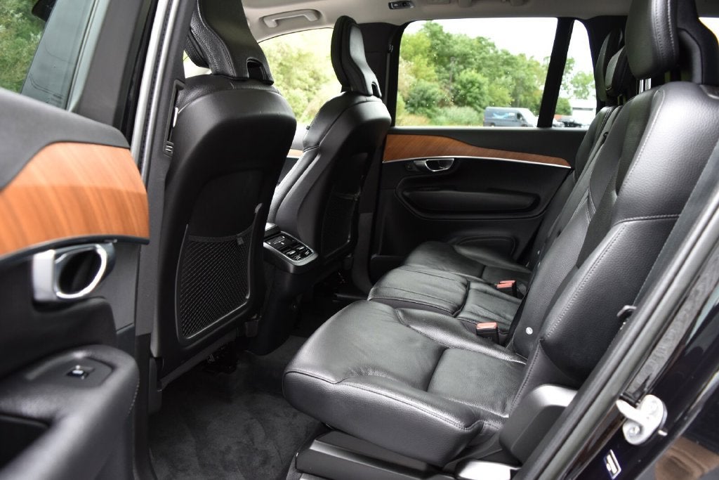 2022 Volvo XC90 T6 Momentum