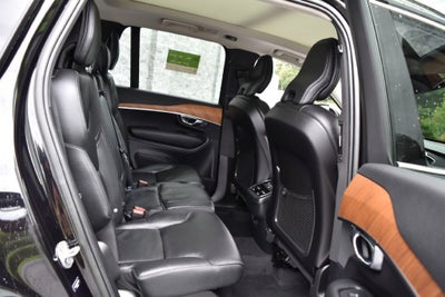 2022 Volvo XC90 T6 Momentum