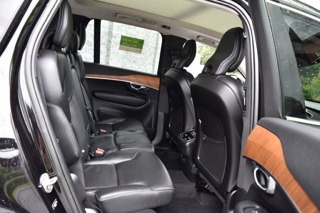 2022 Volvo XC90 T6 Momentum